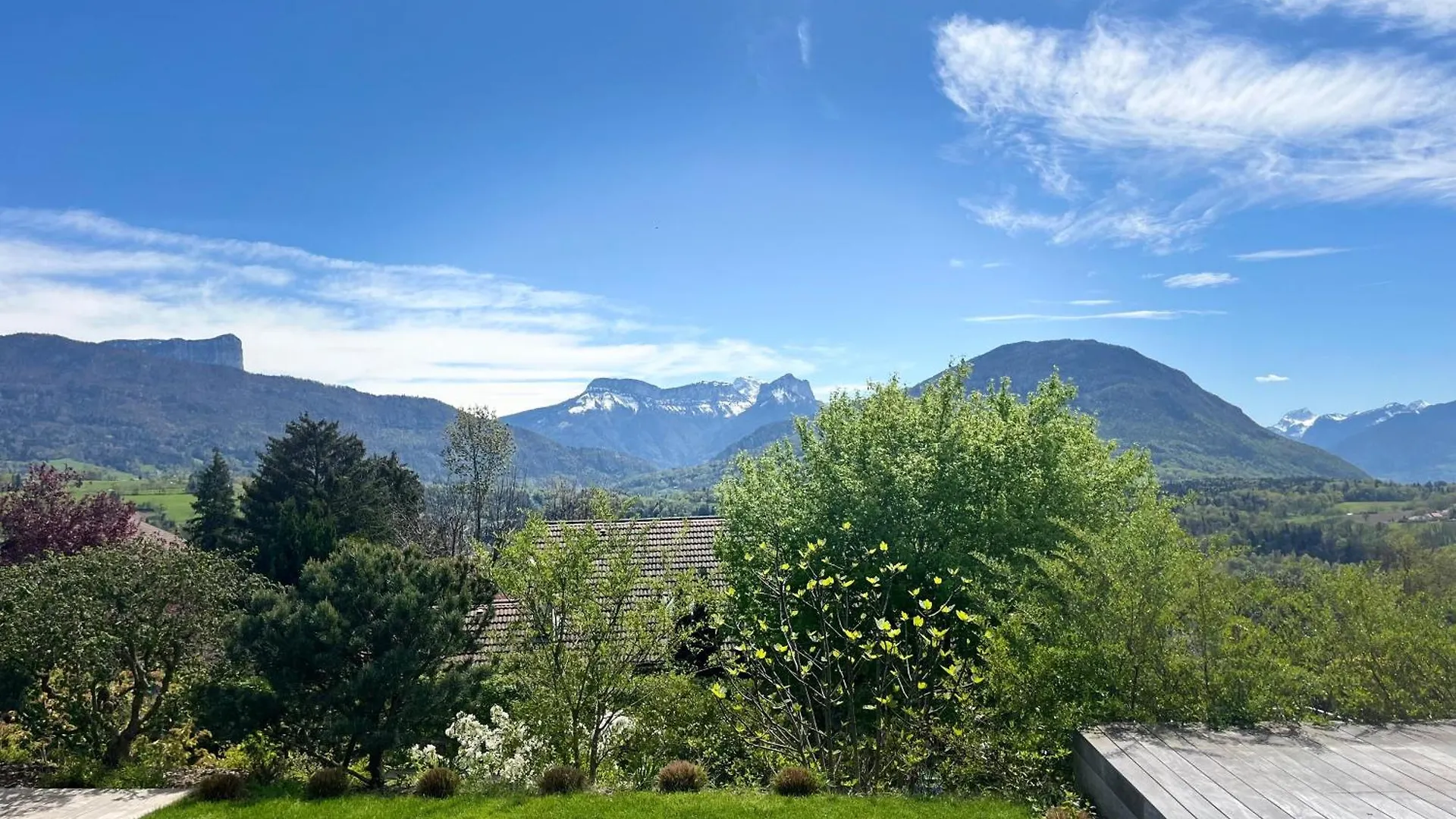 Maison En Bois Avec Piscine Chauffee Et Vue Panoramique Argonay France